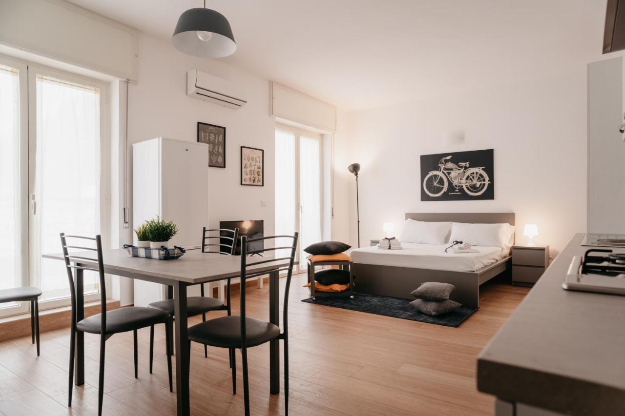 Апартаменти Brombeis Aurea By Casanapoletana - Town Center Неаполь Екстер'єр фото