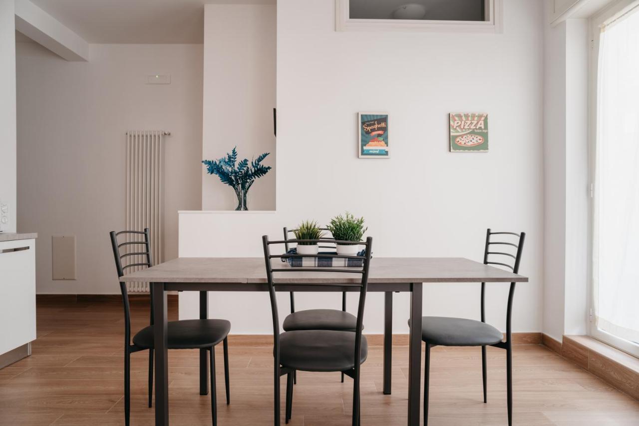 Апартаменти Brombeis Aurea By Casanapoletana - Town Center Неаполь Екстер'єр фото